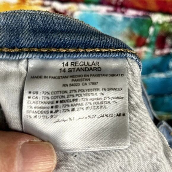 Old Navy Boyfriend Straight Leg Light Wash Distressed Denim Jeans Size 14 - Picture 8 of 8